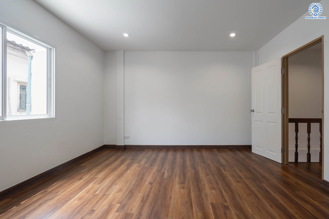 บ้านมือสองตกแต่งใหม่ ดีไซน์สวย ม.101การ์เด้นวิลล์ ลาดพร้าว เนื้อที่ 18 ตร.ว. ฟังก์ชัน 3 ห้องนอน 2 ห้องน้ำ จอดรถได้ 1 คัน รองรับทุกกิจกรรม บนทำเลเชื่อมต่อหลายเส้นทาง อาทิ ถนนประเสริฐมนูกิจ, ถนนนวมินทร์ และถนนลาดพร้าว ใกล้จุดขึ้นทางด่วน "รามอินทรา"...